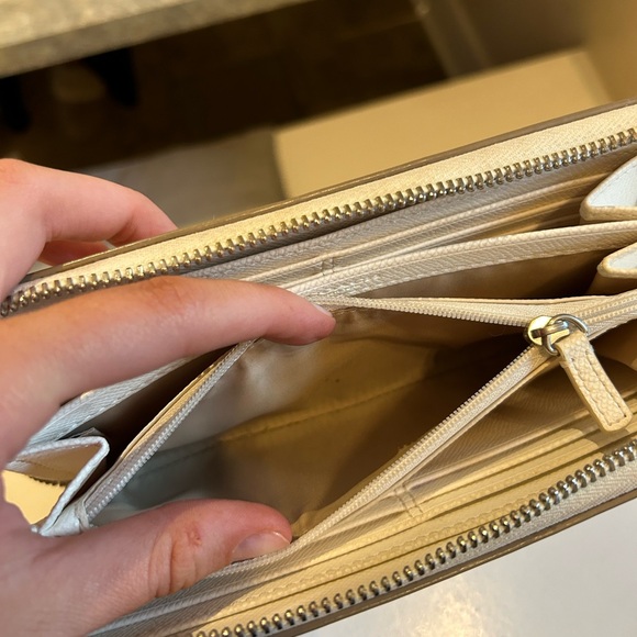 Coach Large Wallet White Pattern - Picture 5 of 5